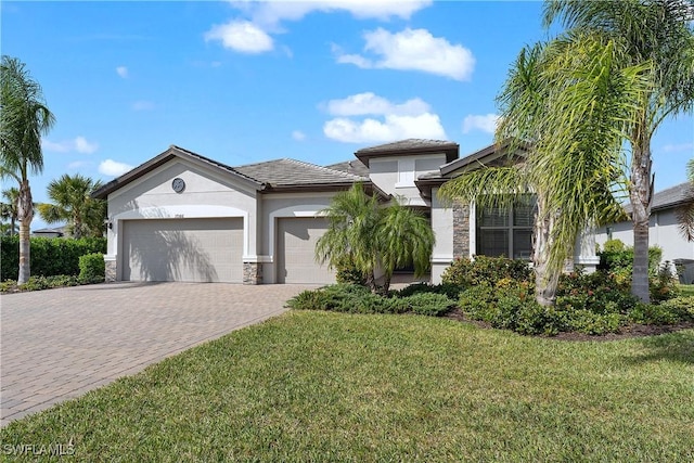 view of front of house featuring a garage and a front yard