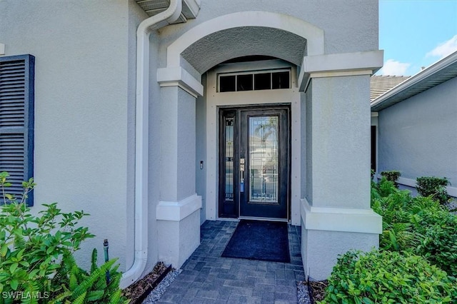 property entrance with stucco siding