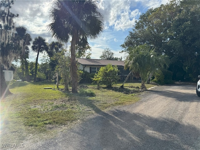 view of front of house with a front lawn