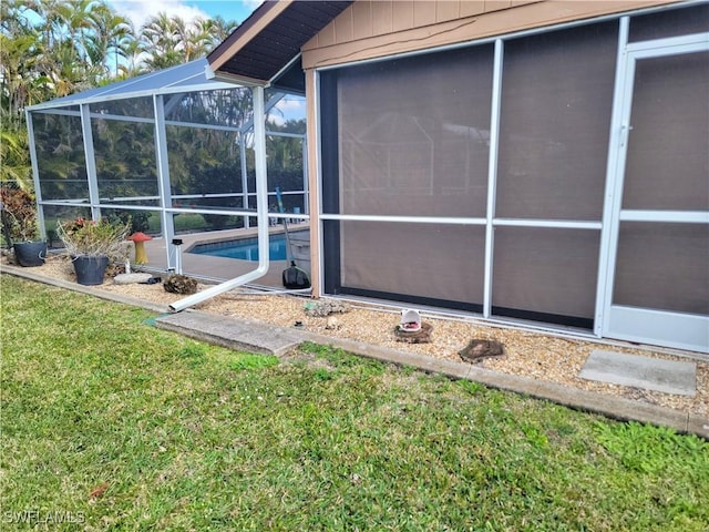 401 SE 8th Ter, Cape Coral, FL 33990 - view of side of property with an outdoor pool and a yard