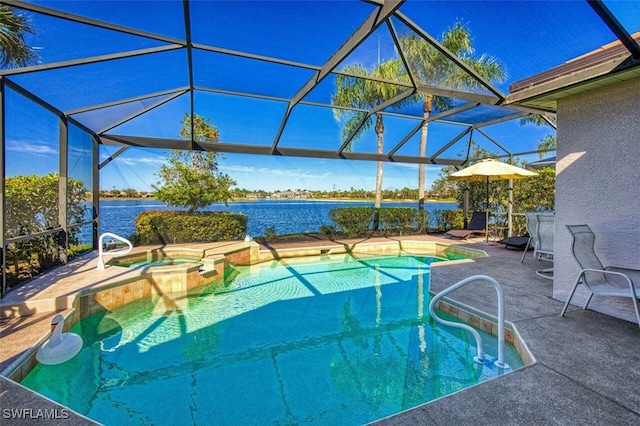 view of pool featuring a lanai, a patio area, a water view, and an in ground hot tub