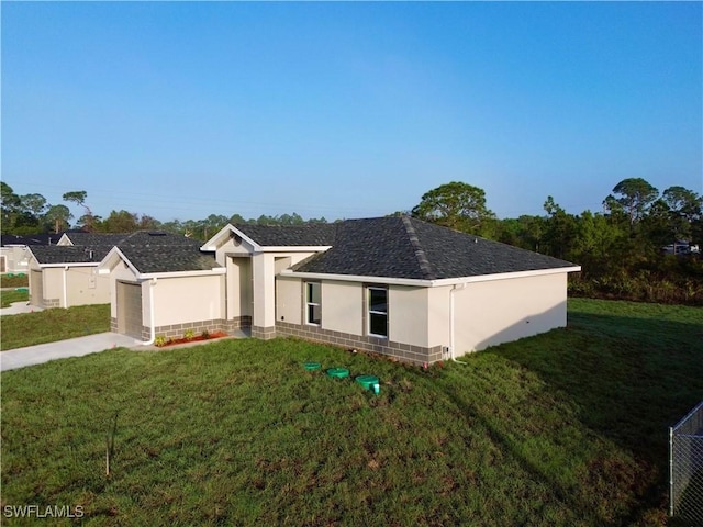 ranch-style home with a front yard