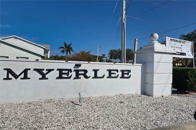 6942 Edgewater Cir, Fort Myers, FL 33919