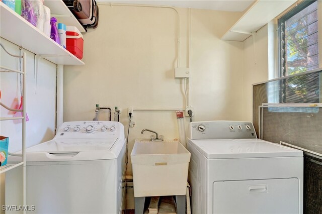 laundry area featuring sink and independent washer and dryer