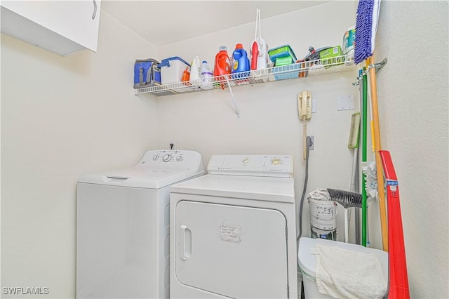 washroom featuring washing machine and clothes dryer