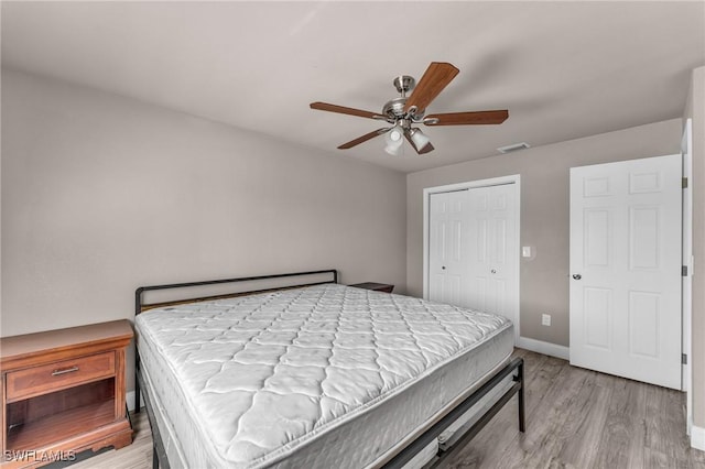 bedroom with ceiling fan, a closet, and light hardwood / wood-style flooring