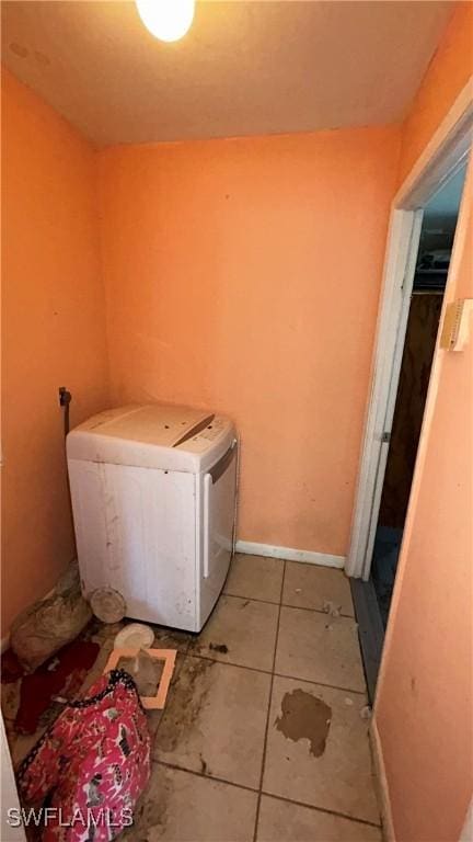 laundry room featuring light tile patterned floors