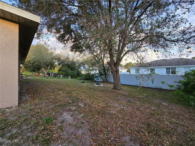 view of yard at dusk