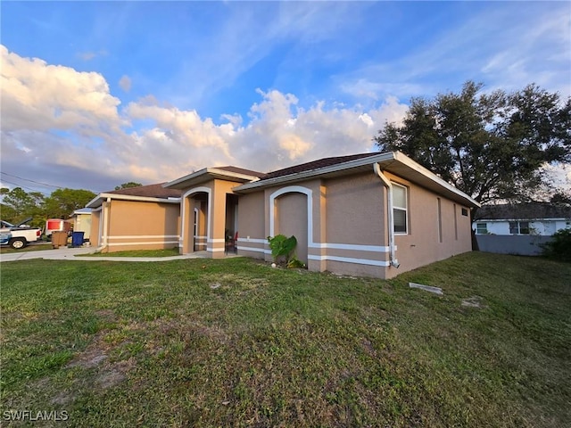 view of front of home with a front lawn