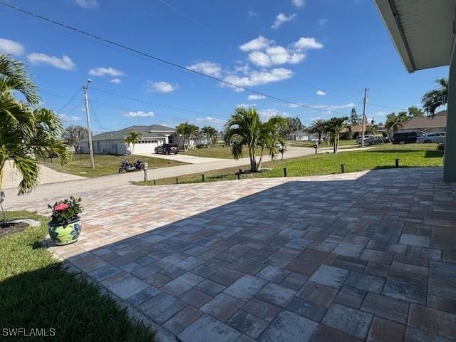 view of property's community featuring a yard