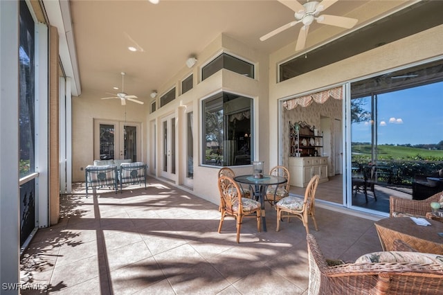 sunroom with ceiling fan
