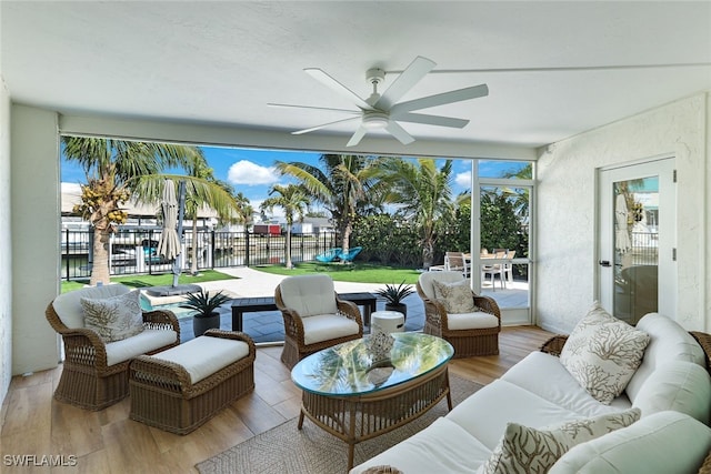 sunroom with ceiling fan