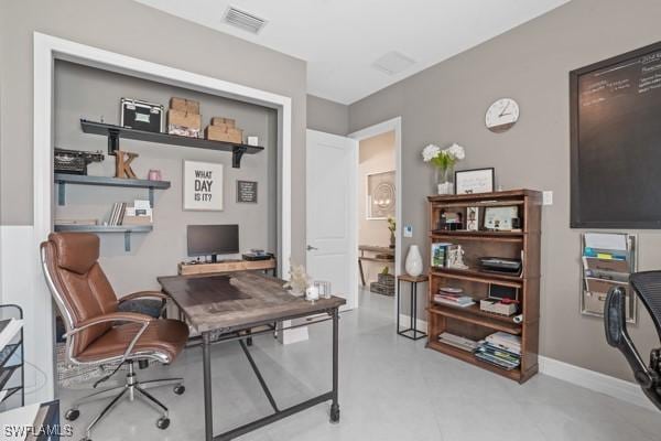 home office with visible vents and baseboards