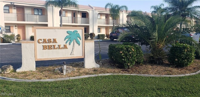 view of community / neighborhood sign