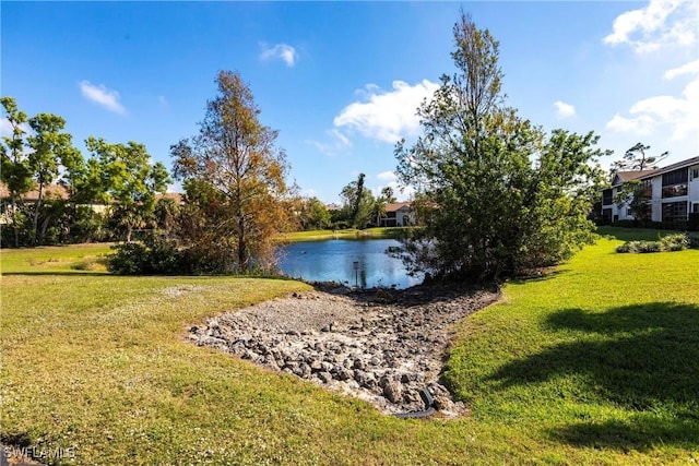 view of yard featuring a water view