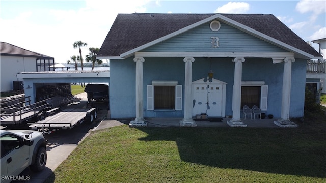 view of front of home featuring a front lawn