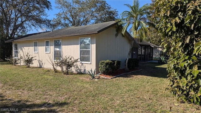 view of side of property featuring a lawn