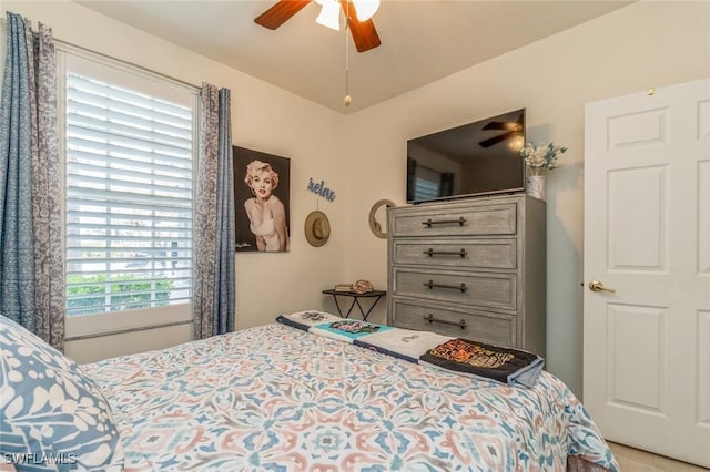 bedroom with ceiling fan