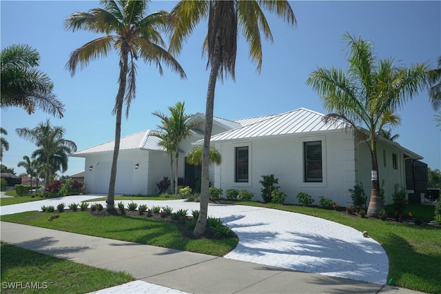 view of front of property with a front yard