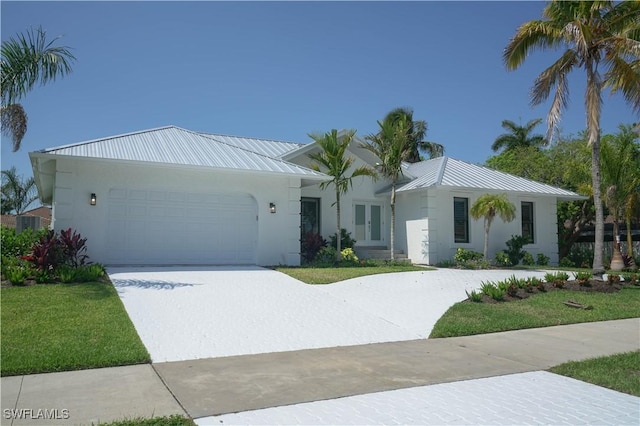 view of front of house featuring a garage and a front yard