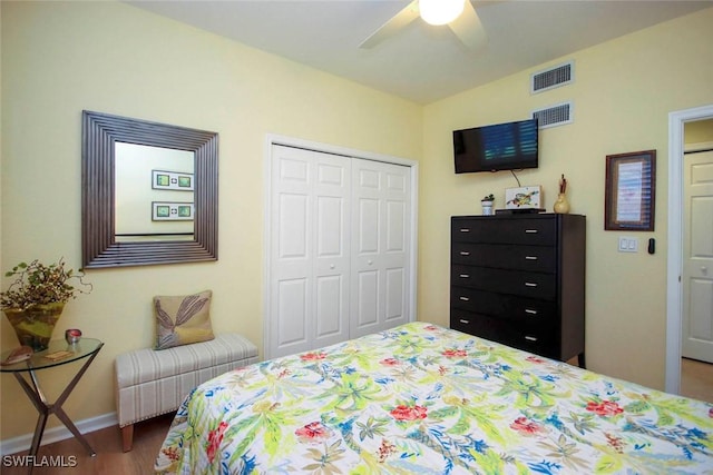 bedroom featuring wood-type flooring, lofted ceiling, ceiling fan, and a closet