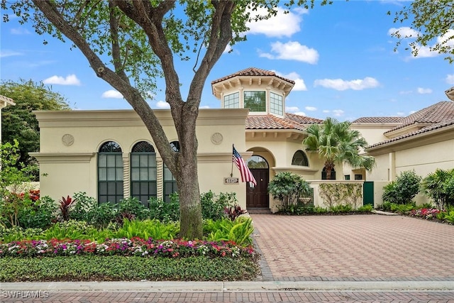 view of mediterranean / spanish-style home