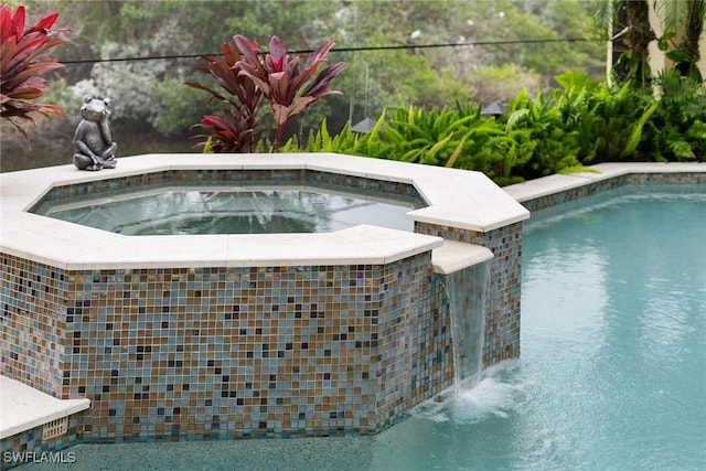 view of pool featuring an in ground hot tub