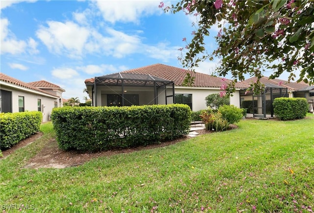 view of yard featuring a lanai