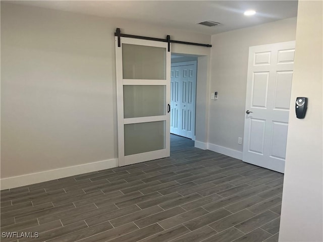 spare room featuring a barn door