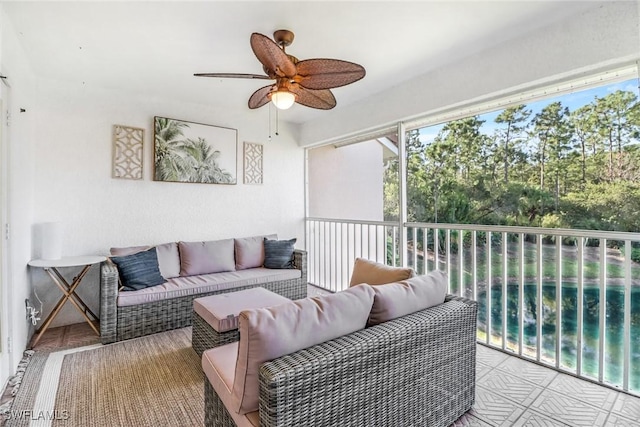 sunroom / solarium with a ceiling fan