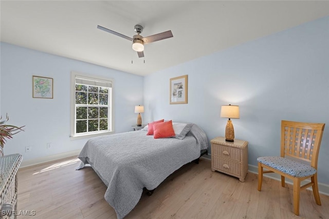 bedroom featuring light wood-style floors, baseboards, and a ceiling fan