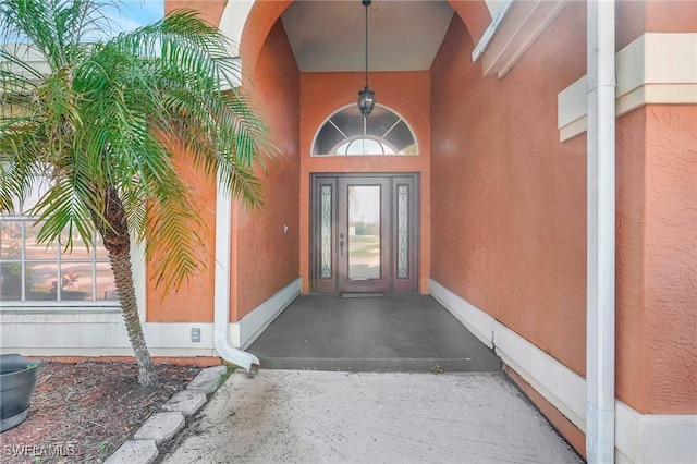 entrance to property with stucco siding