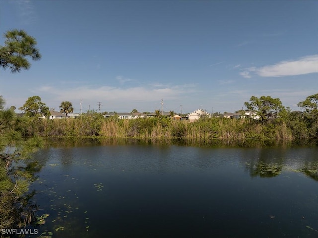 Listing photo 2 for 2559 NW 19th Ave, Cape Coral FL 33993