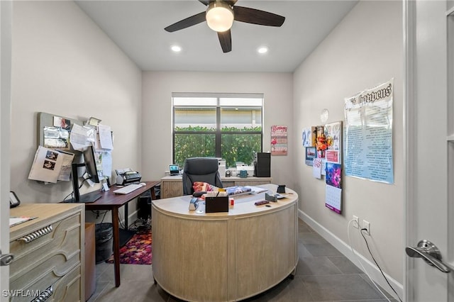 office area with ceiling fan, baseboards, and recessed lighting