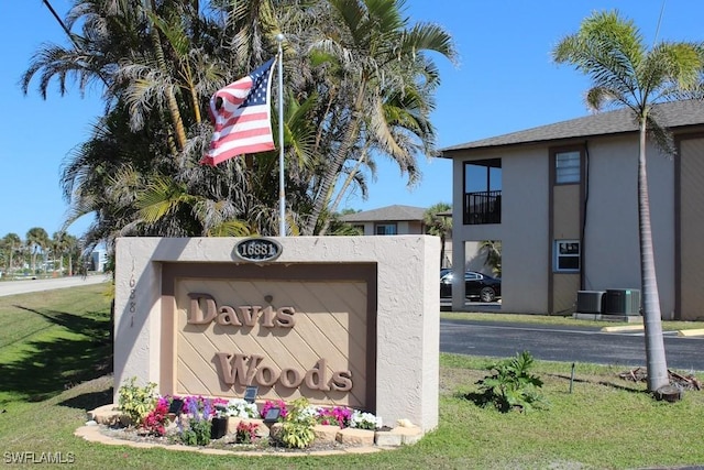 community sign featuring a yard