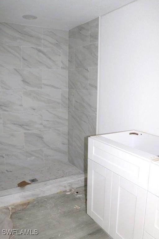 16881 Davis Rd Unit 712, Fort Myers, FL 33908 - bathroom featuring tiled shower