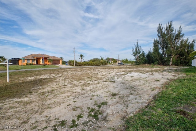 Listing photo 2 for 2829 NW 42nd Pl, Cape Coral FL 33993