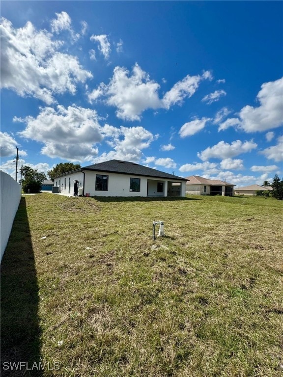 back of house featuring a yard