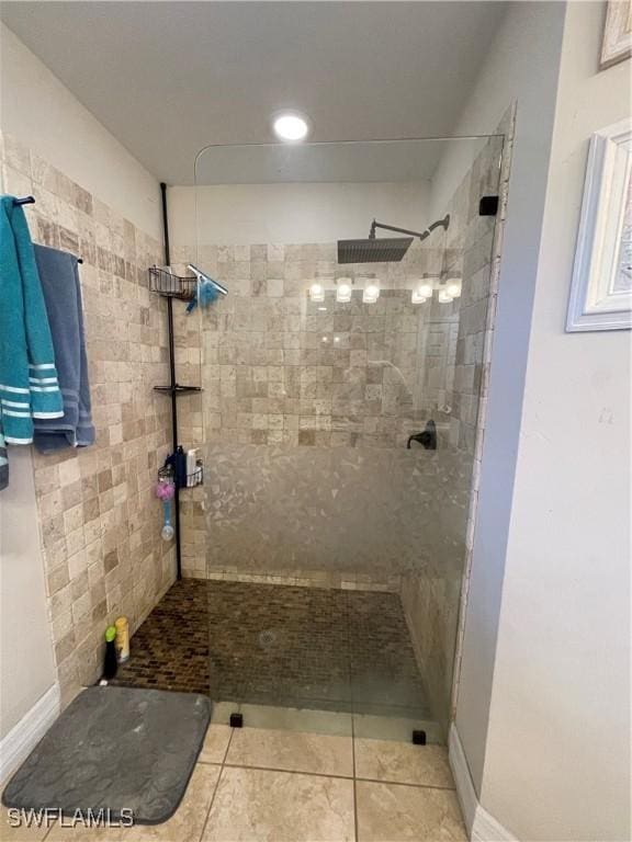 bathroom featuring tiled shower