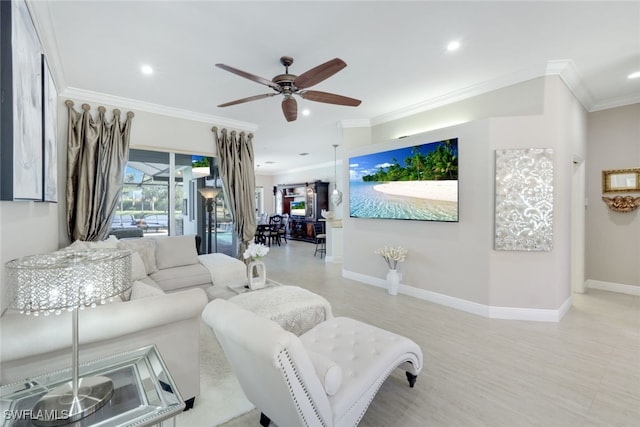 living room with ceiling fan, baseboards, crown molding, and recessed lighting