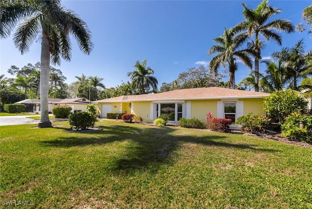 single story home featuring a front lawn