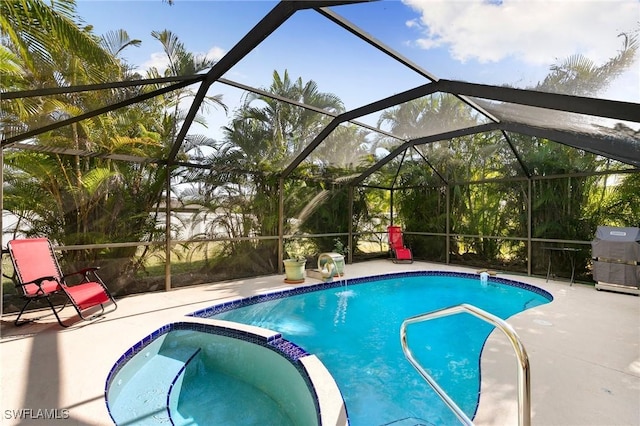 view of swimming pool featuring an in ground hot tub, a lanai, and a patio