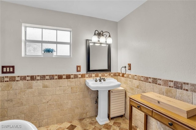 bathroom featuring tile walls