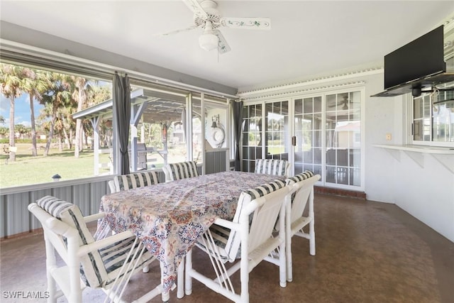 sunroom / solarium with ceiling fan