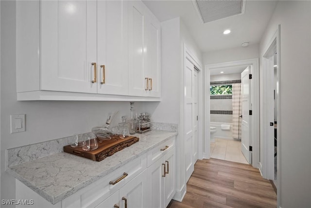 bar featuring light wood-style floors, recessed lighting, and visible vents