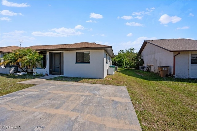 view of front of home with a patio area and a front lawn