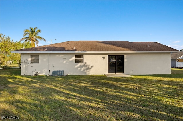 back of house featuring a yard