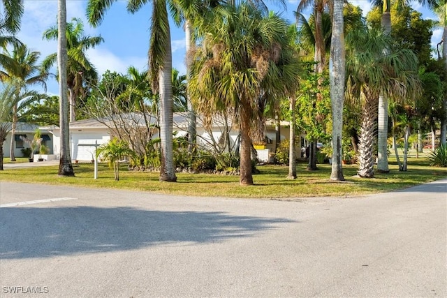 view of front of house with a front lawn