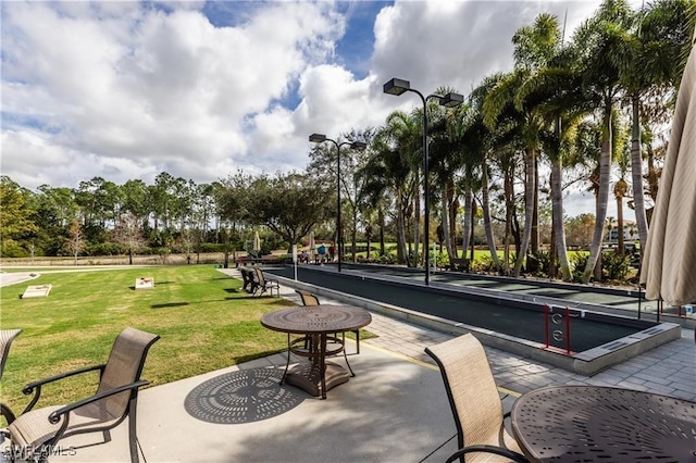 1118 Dorchester Ct, Naples, FL 34104 - view of property's community featuring a yard