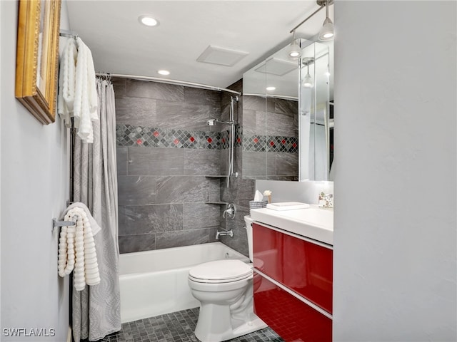 full bath featuring toilet, recessed lighting, shower / tub combo with curtain, and vanity